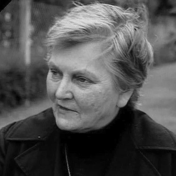 Une photo de Madeleine Aumont en noir et blanc.